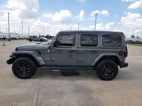 Used 2023 Jeep Wrangler Unlimited Sahara w/ LED Lighting Group AWD/4WD image 8