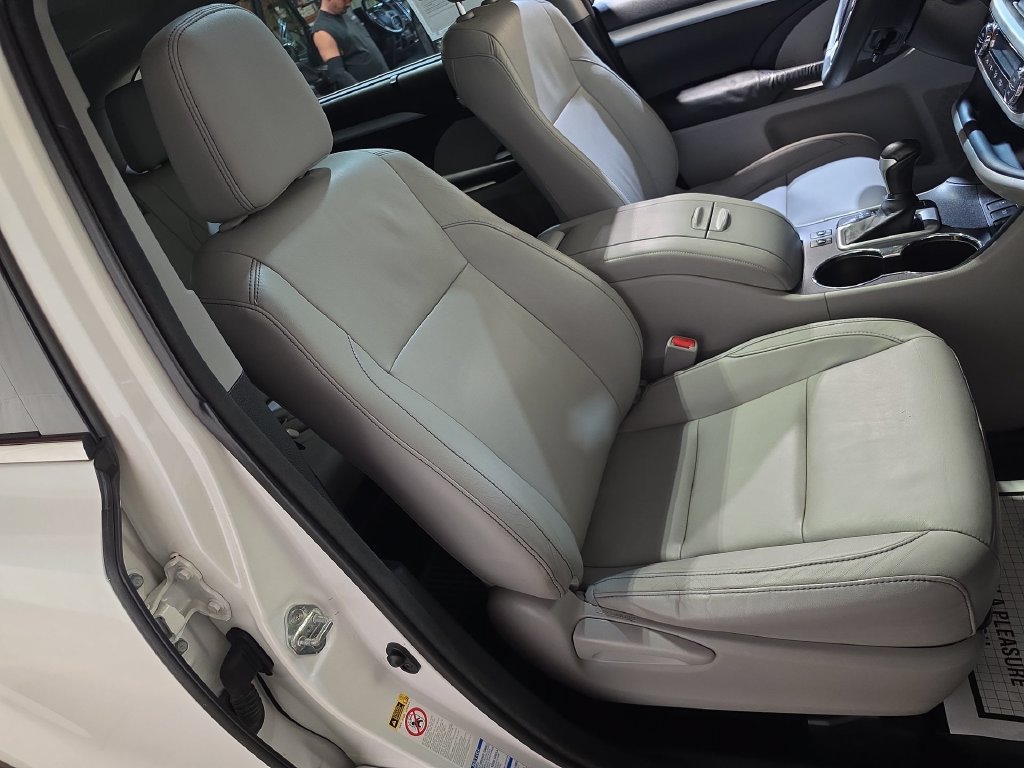 Used 2015 Toyota Highlander XLE AWD/4WD image 27