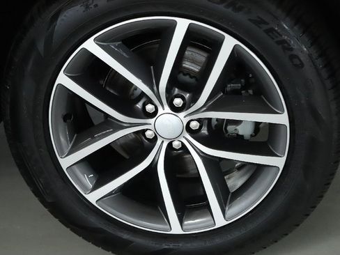 Used 2025 Land Rover Discovery Sport S image 39