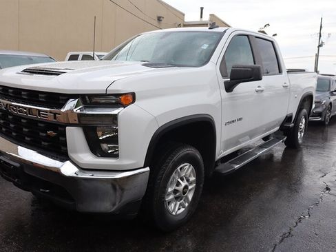 Used 2022 Chevrolet Silverado 2500 LT AWD/4WD image 3