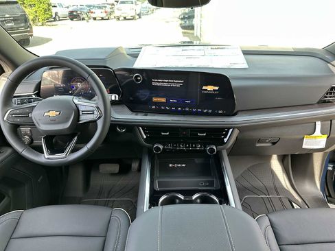 New 2026 Chevrolet Suburban Premier image 14