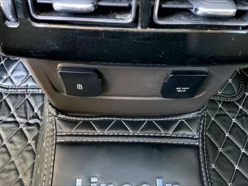 Used 2023 Lincoln Aviator Reserve w/ Equipment Group 201A image 34