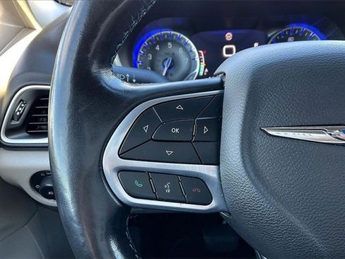 Used 2021 Chrysler Pacifica Touring-L image 20