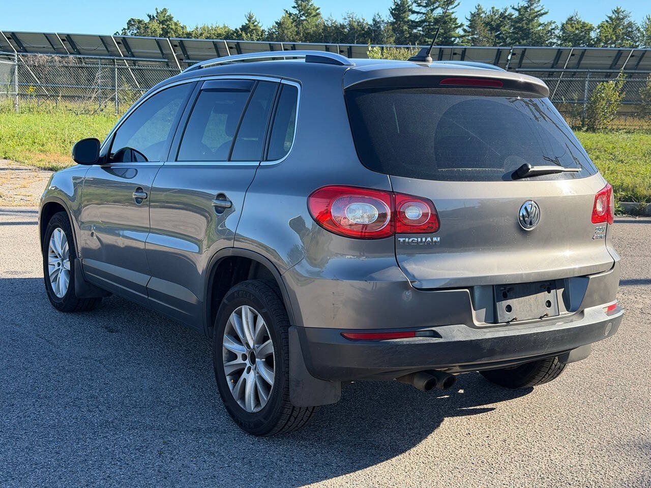 Used 2009 Volkswagen Tiguan SE AWD/4WD image 3