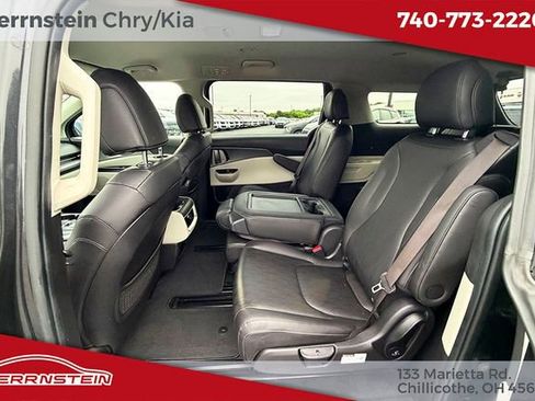 Used 2022 Kia Carnival LX FWD image 27