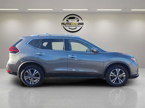 Used 2019 Nissan Rogue SV w/ Premium Package image 8