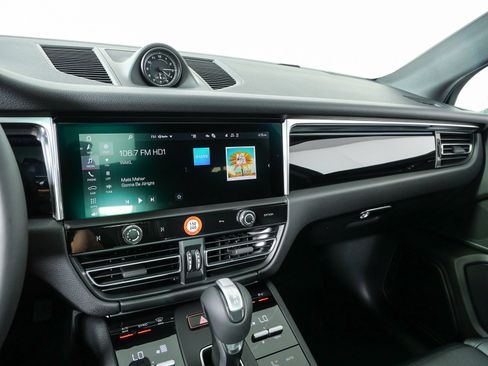 New 2026 Porsche Macan AWD/4WD image 13