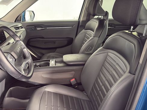 Used 2024 Kia EV9 Land image 21