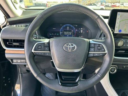 Used 2025 Toyota Grand Highlander AWD image 11