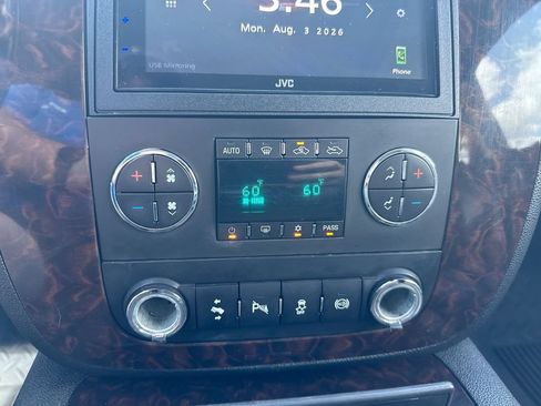 Used 2012 GMC Sierra 2500 Denali w/ Suspension Package, Off-Road AWD/4WD image 16