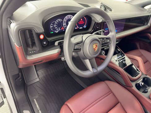 Certified 2026 Porsche Cayenne Coupe image 4