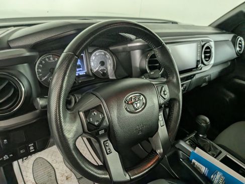 Used 2021 Toyota Tacoma TRD Off-Road image 19