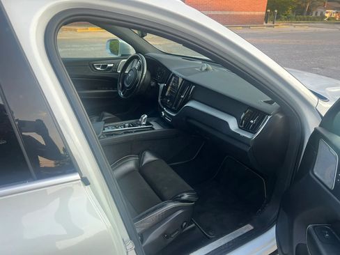 Used 2018 Volvo XC60 T8 R-Design w/ Convenience Package AWD/4WD image 2