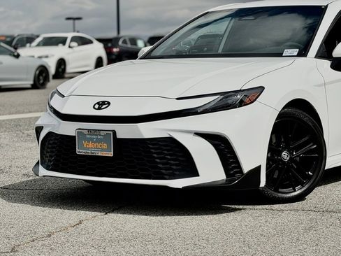 Used 2025 Toyota Camry SE w/ Convenience Package image 3