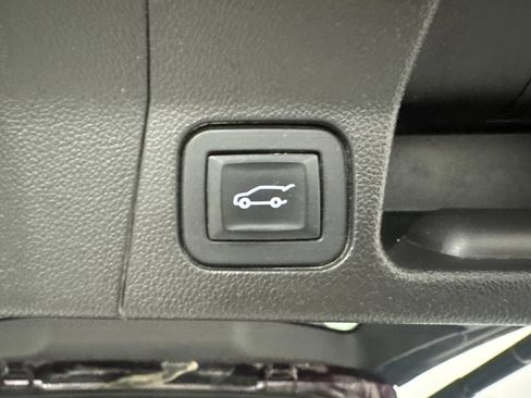 Used 2017 GMC Acadia Denali w/ Technology Package AWD/4WD image 33
