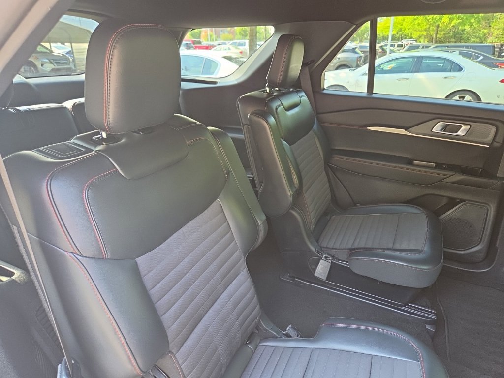 Used 2025 Ford Explorer ST-Line AWD/4WD image 39