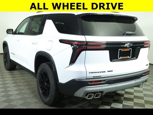 New 2026 Chevrolet Traverse Z71 w/ Enhanced Driving Package image 9