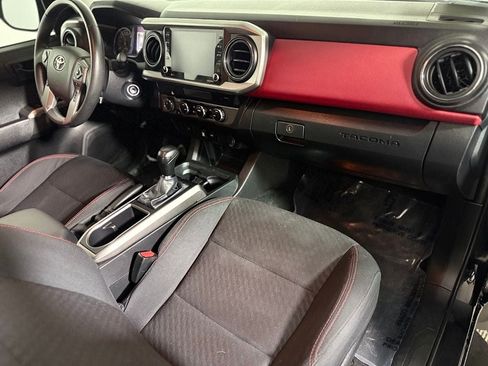 Used 2022 Toyota Tacoma SR5 AWD/4WD image 25