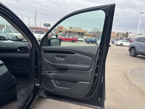 Certified 2023 Honda Pilot Touring image 20