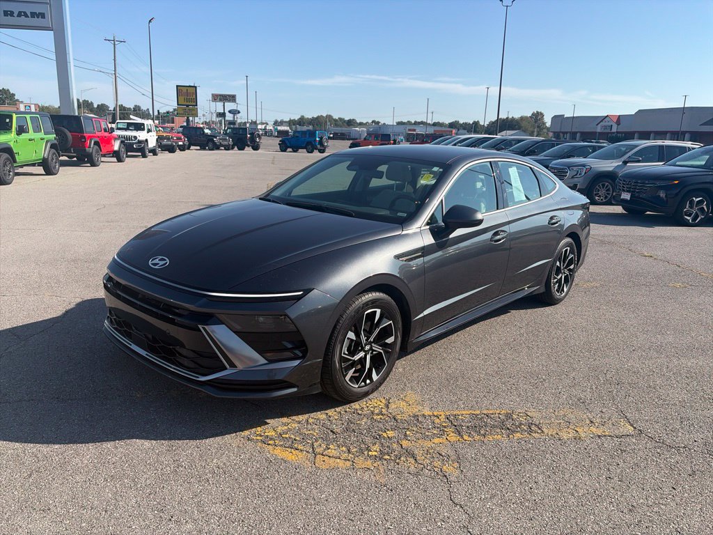 Used 2025 Hyundai Sonata SEL FWD image 2