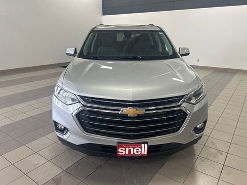 Used 2021 Chevrolet Traverse LT w/ LT Premium Package image 9