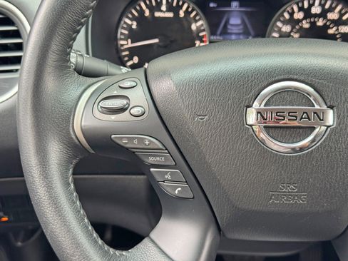 Used 2019 Nissan Pathfinder SV FWD image 19