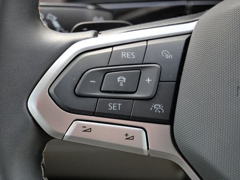 Certified 2025 Volkswagen Atlas SEL image 32