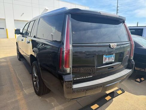 Used 2020 Cadillac Escalade ESV Luxury w/ Escalade Sport Edition AWD/4WD image 4