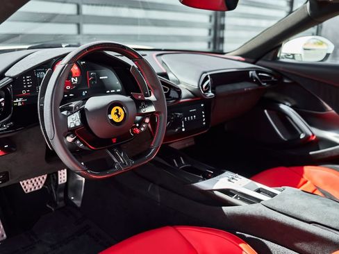 Used 2025 Ferrari 12Cilindri RWD image 2