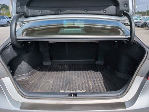 Used 2019 Toyota Camry SE image 5