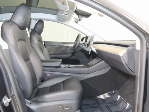 Used 2024 Tesla Model Y Long Range image 14