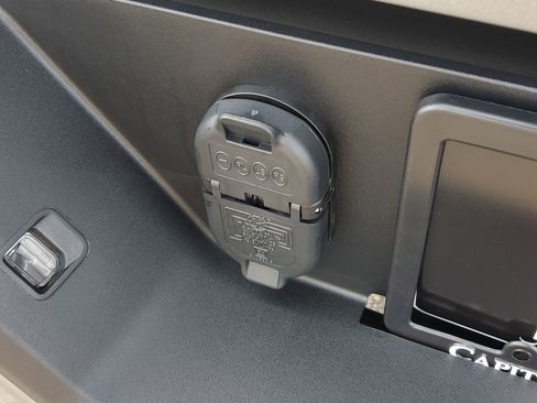 New 2025 GMC Sierra 1500 Elevation image 7