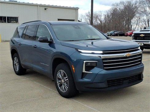 Used 2025 Chevrolet Traverse LT image 6