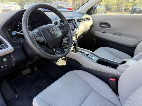 Used 2017 Honda HR-V LX image 19