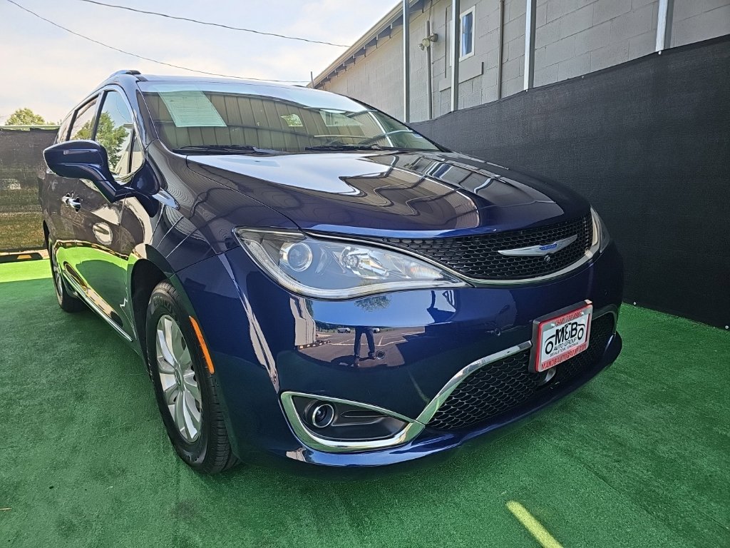 Used 2018 Chrysler Pacifica Touring-L Plus w/ Advanced Safetytec Group FWD image 1