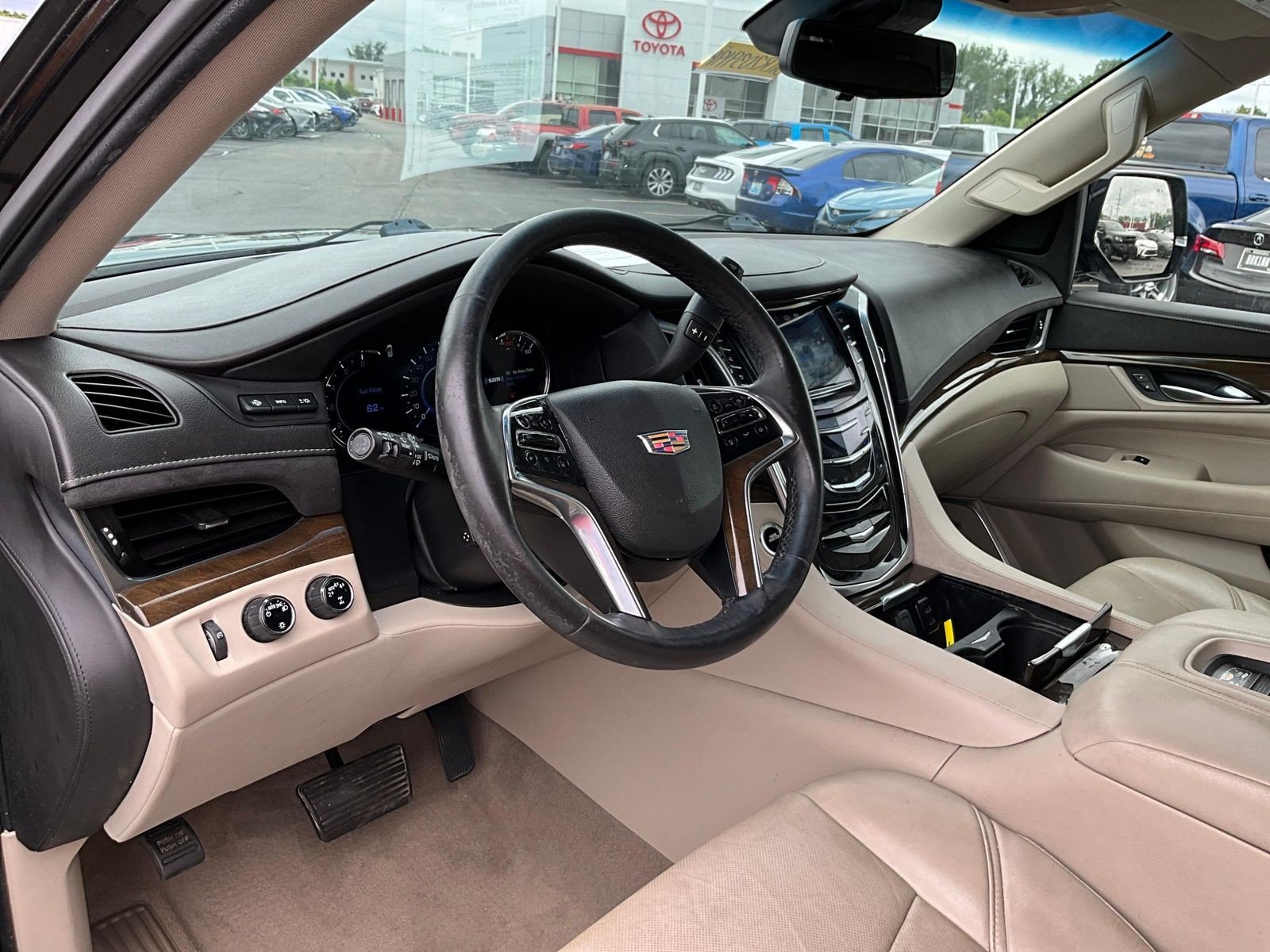 Used 2020 Cadillac Escalade Luxury AWD/4WD image 16