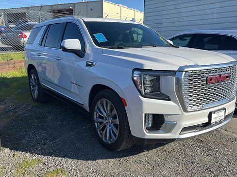 Used 2024 GMC Yukon Denali w/ Denali Reserve Package image 2