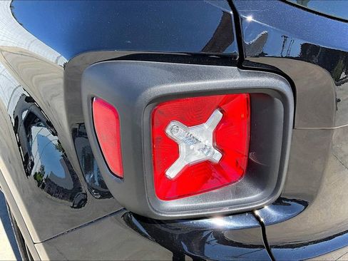 Certified 2020 Jeep Renegade Sport FWD image 34