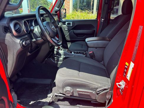 Used 2021 Jeep Gladiator Sport image 7