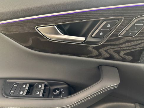 Used 2023 Audi Q8 Prestige w/ Prestige Package image 10