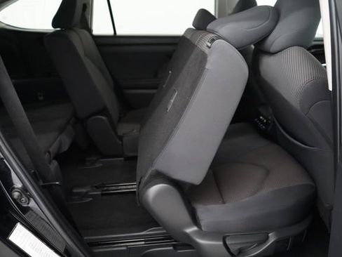 Used 2024 Toyota Highlander LE AWD/4WD image 78