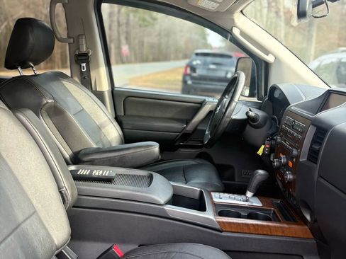 Used 2011 Nissan Titan SL w/ SL Technology Pkg image 17