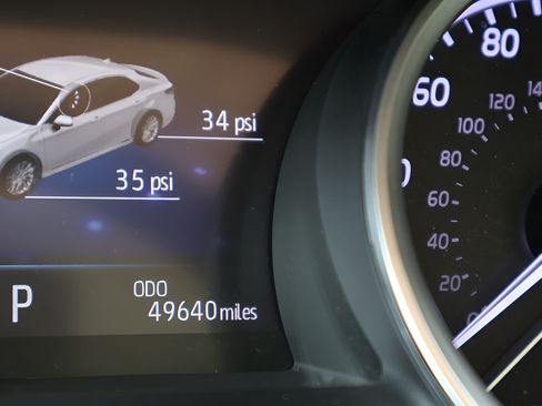 Used 2024 Toyota Camry XLE FWD image 9