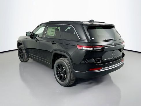 New 2026 Jeep Grand Cherokee Altitude RWD image 5