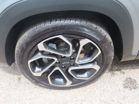 Used 2025 Chevrolet Trax RS w/ Sunroof Package FWD image 16
