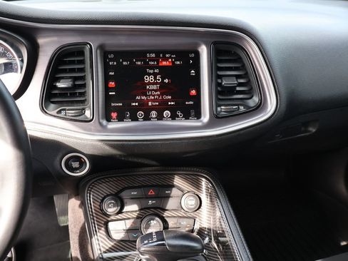 Used 2016 Dodge Challenger SXT RWD image 28