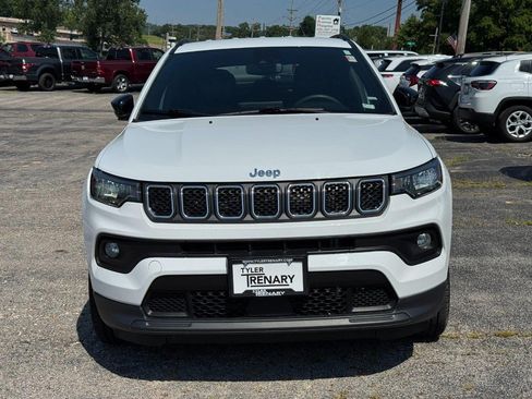 Used 2024 Jeep Compass Latitude AWD/4WD image 11