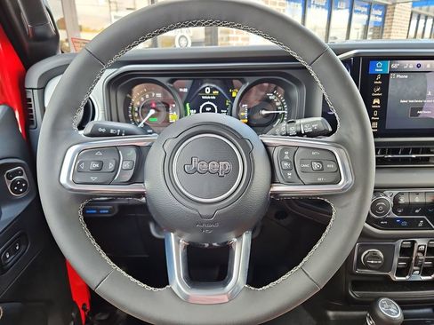 Used 2025 Jeep Wrangler Unlimited Sahara AWD/4WD image 10