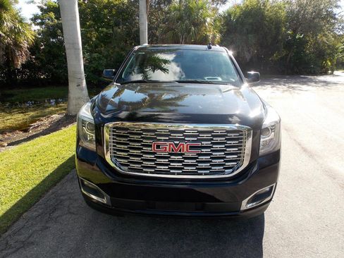 Used 2020 GMC Yukon Denali w/ Denali Premium Package image 17