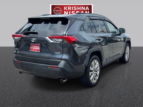 Used 2020 Toyota RAV4 XLE Premium FWD image 4
